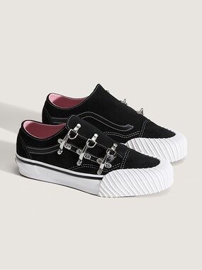 Vans x Karina Rozunko Size W9/M7.5